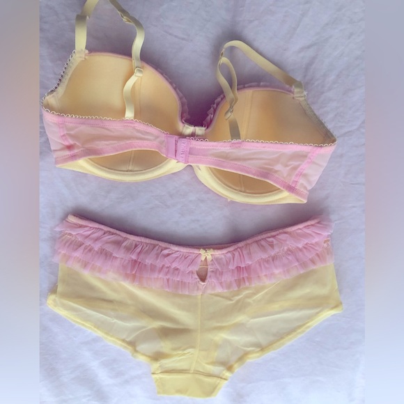 La Senza bra and panty set.  Never worn. - Picture 6 of 9